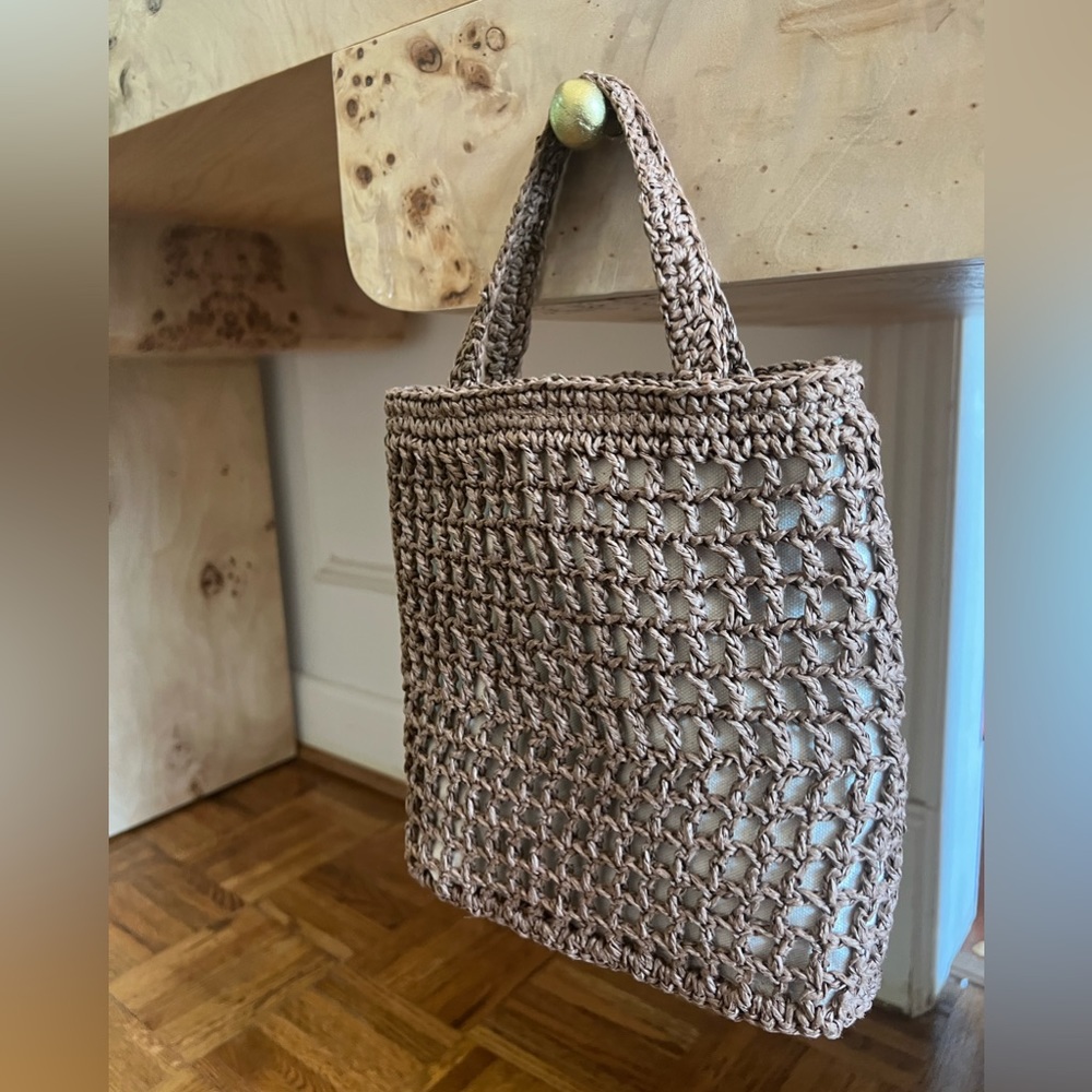 Brown straw crossbody bag